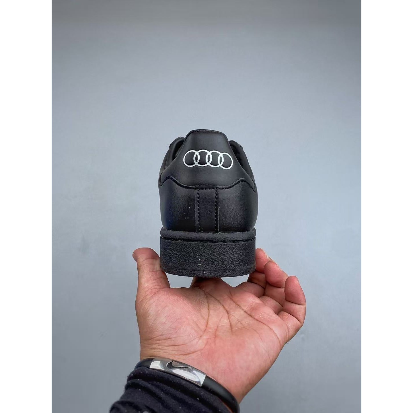 <p>Adidas Originals Superstar 休闲运动板鞋(黑)</p>