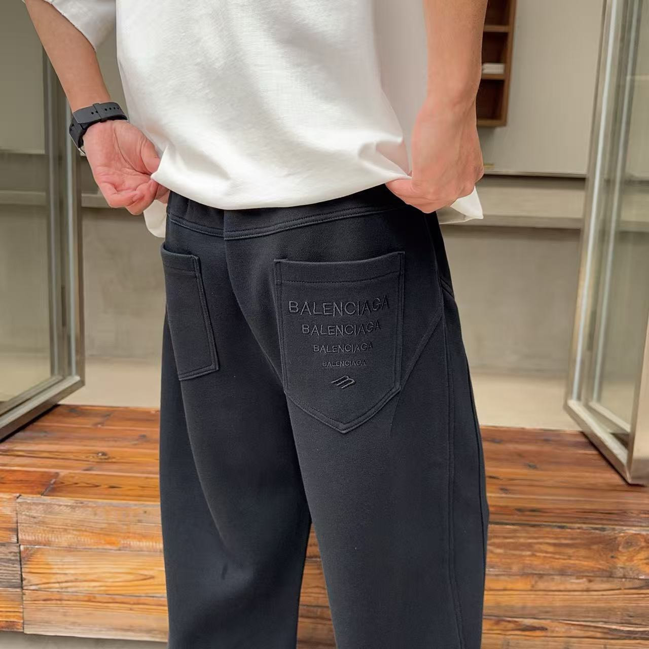 <p>Balenciaga 休闲长裤</p>
