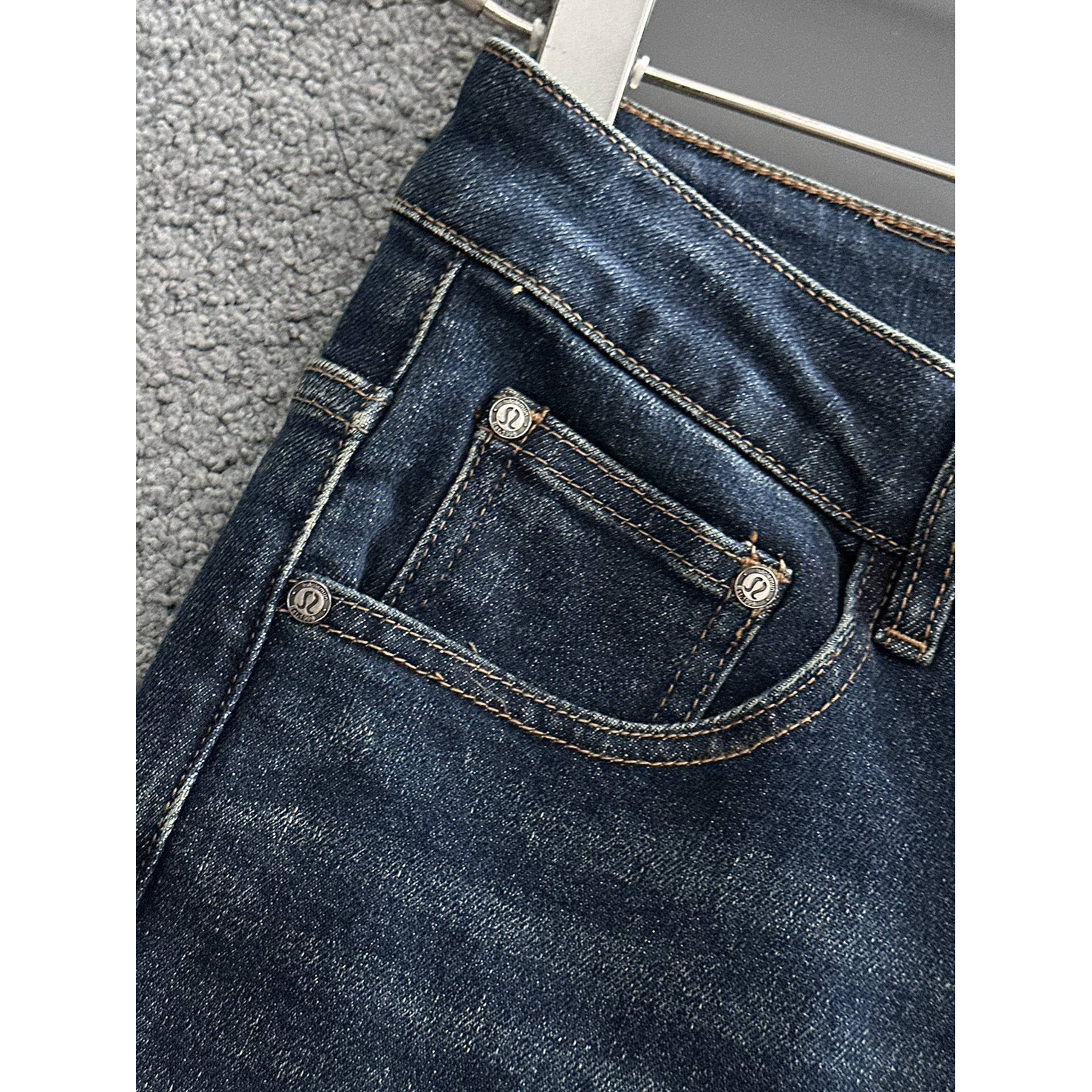 <p>lululemon 高品质牛仔裤</p>