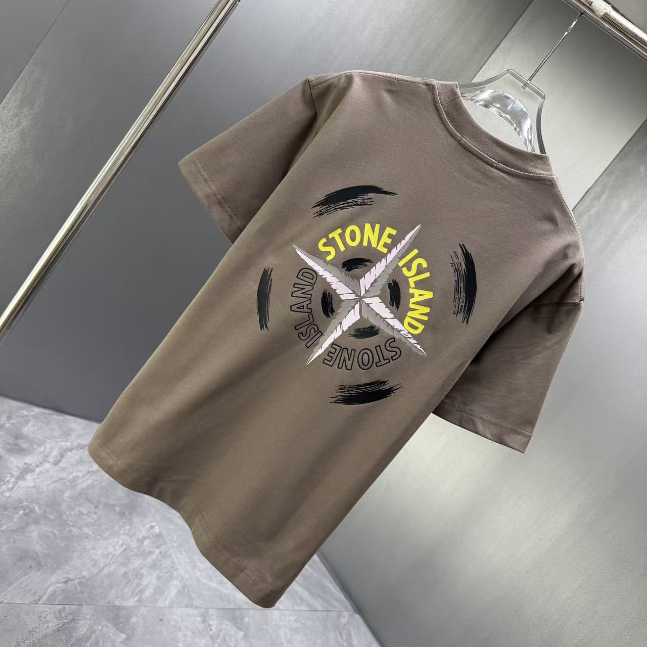 <p>Stone Island 短袖T恤(棕)</p>