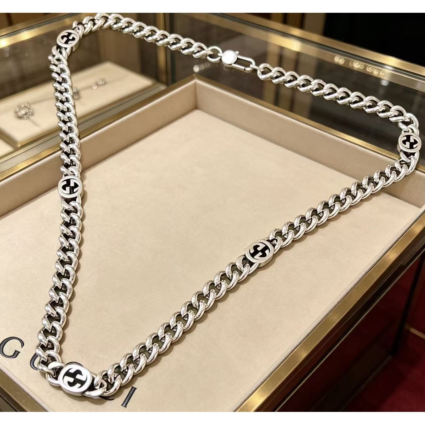 <p>GUCCI&nbsp;项链</p>