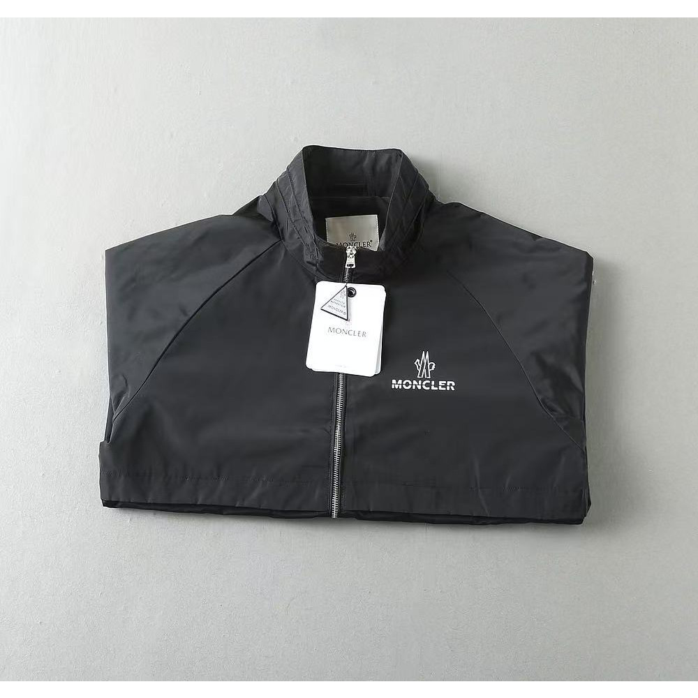 <p>MONCLER 男士夹克外套(800873)</p>