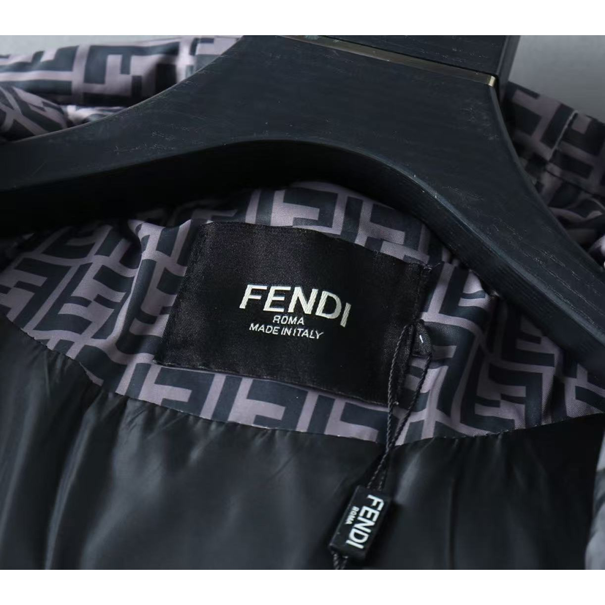 <p>FENDI 新款羽绒服</p>