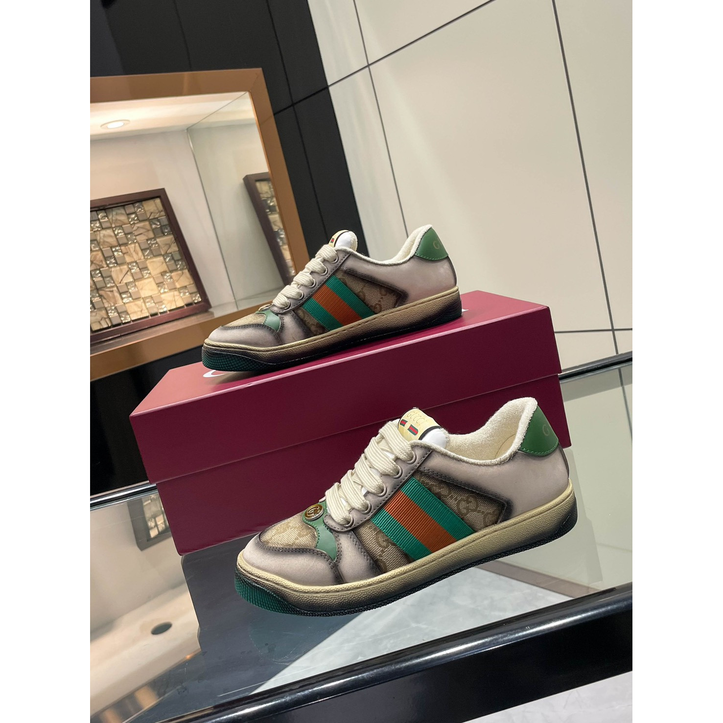 <p>GUCCI Screener系列运动鞋经典小脏鞋 (女款)</p>
