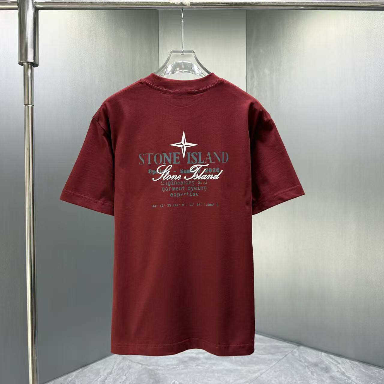<p>Stone Island 短袖T恤(深紅)</p>
