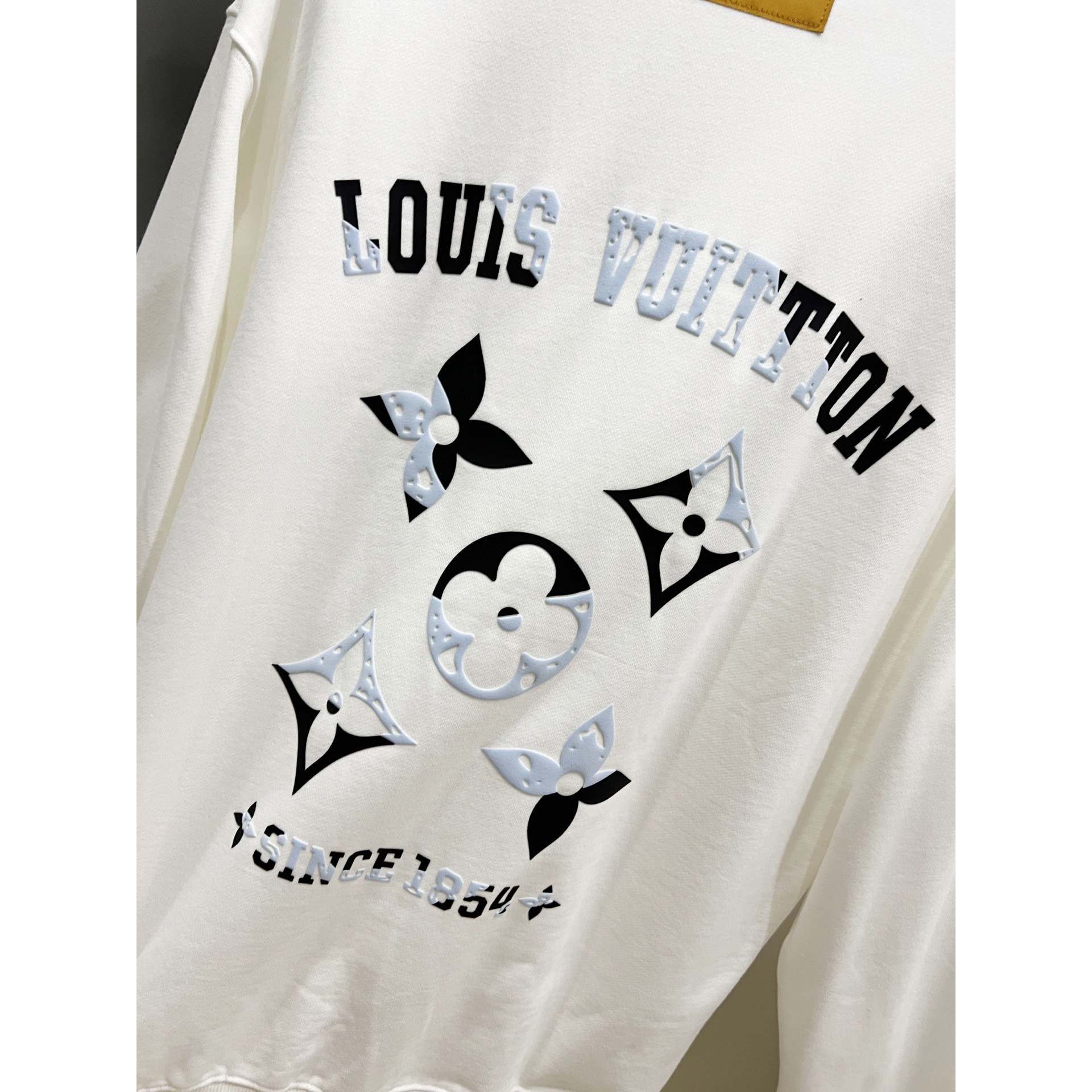 <p>LV 圆领长袖卫衣(白)</p>