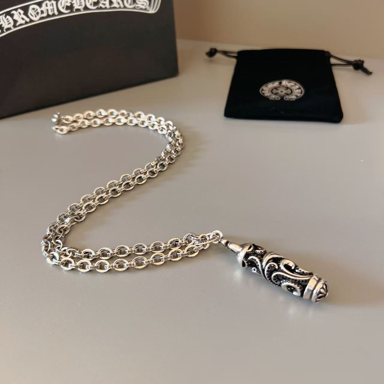 <p>CHROME HEARTS 項鍊</p>