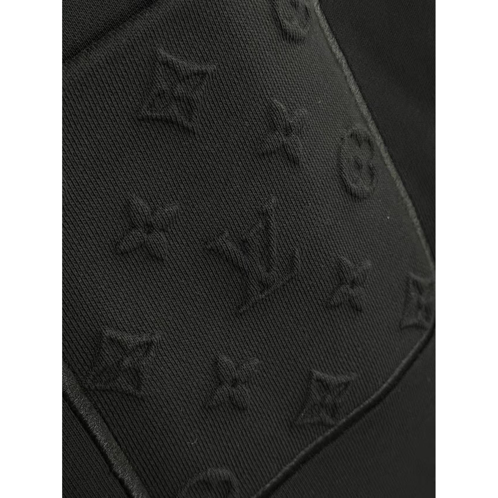 <p>LV 刺绣圆领卫衣(黑)</p>