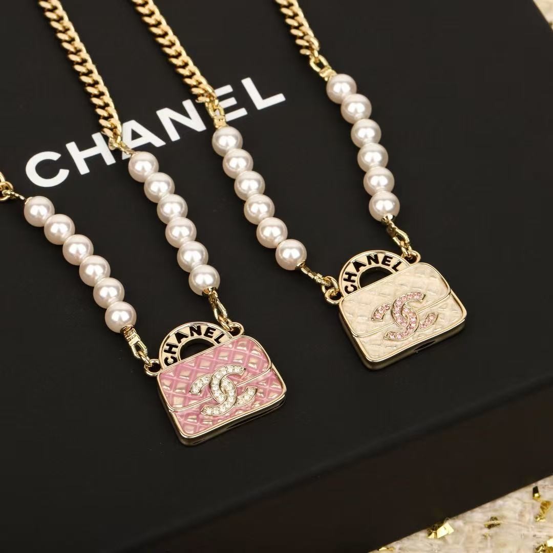 <p>CHANEL&nbsp;香包包项链</p>