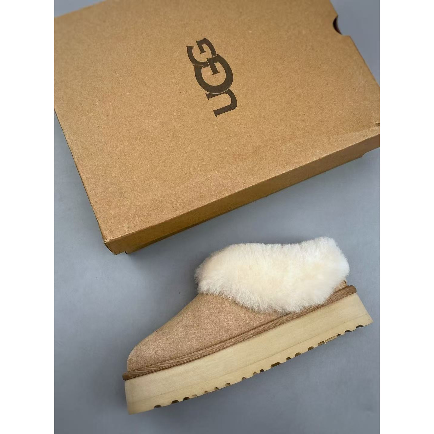 <p>UGG Tazzelle H 厚底雪地靴&nbsp;</p>