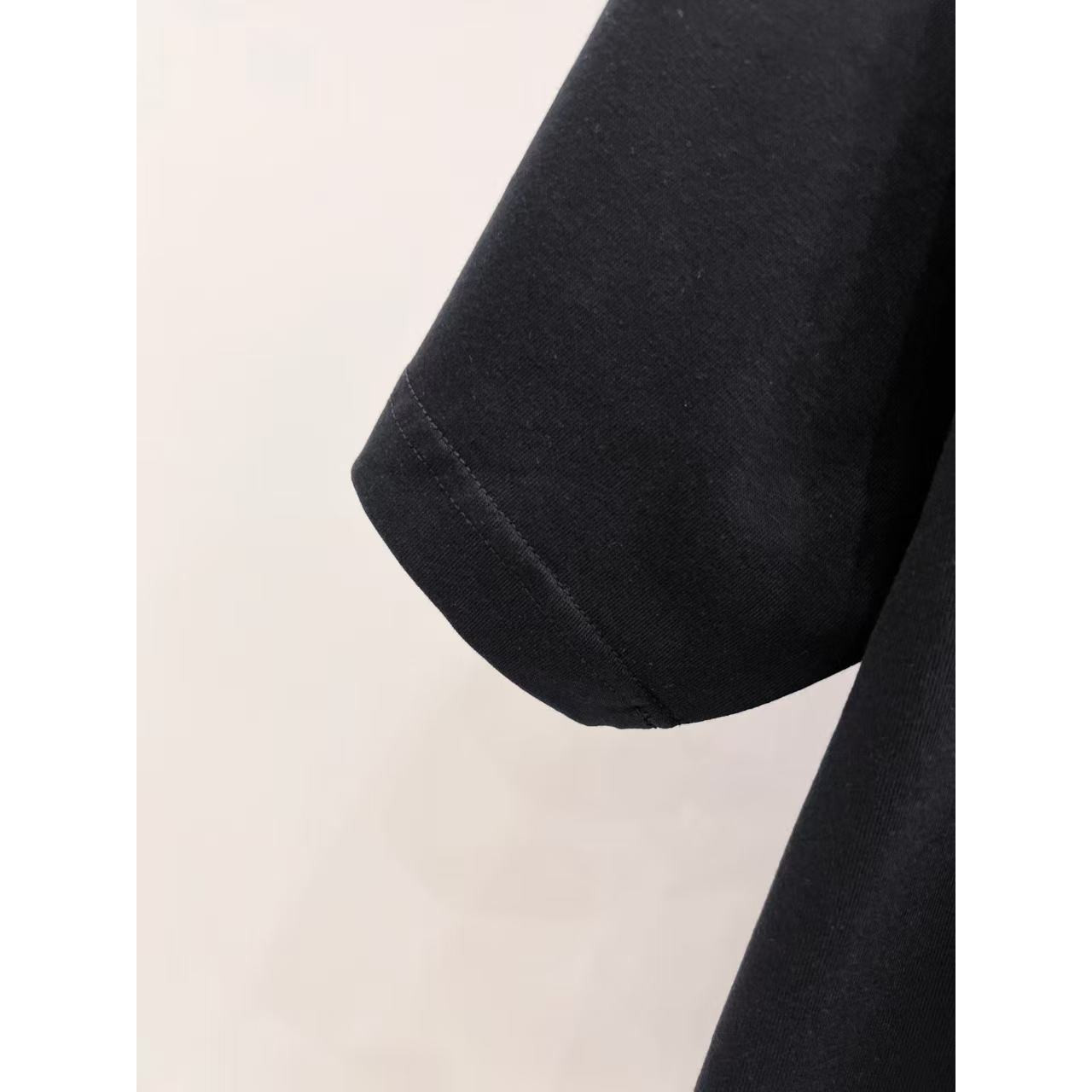 <p>KENZO&nbsp;短袖圆领T恤(黑)</p>