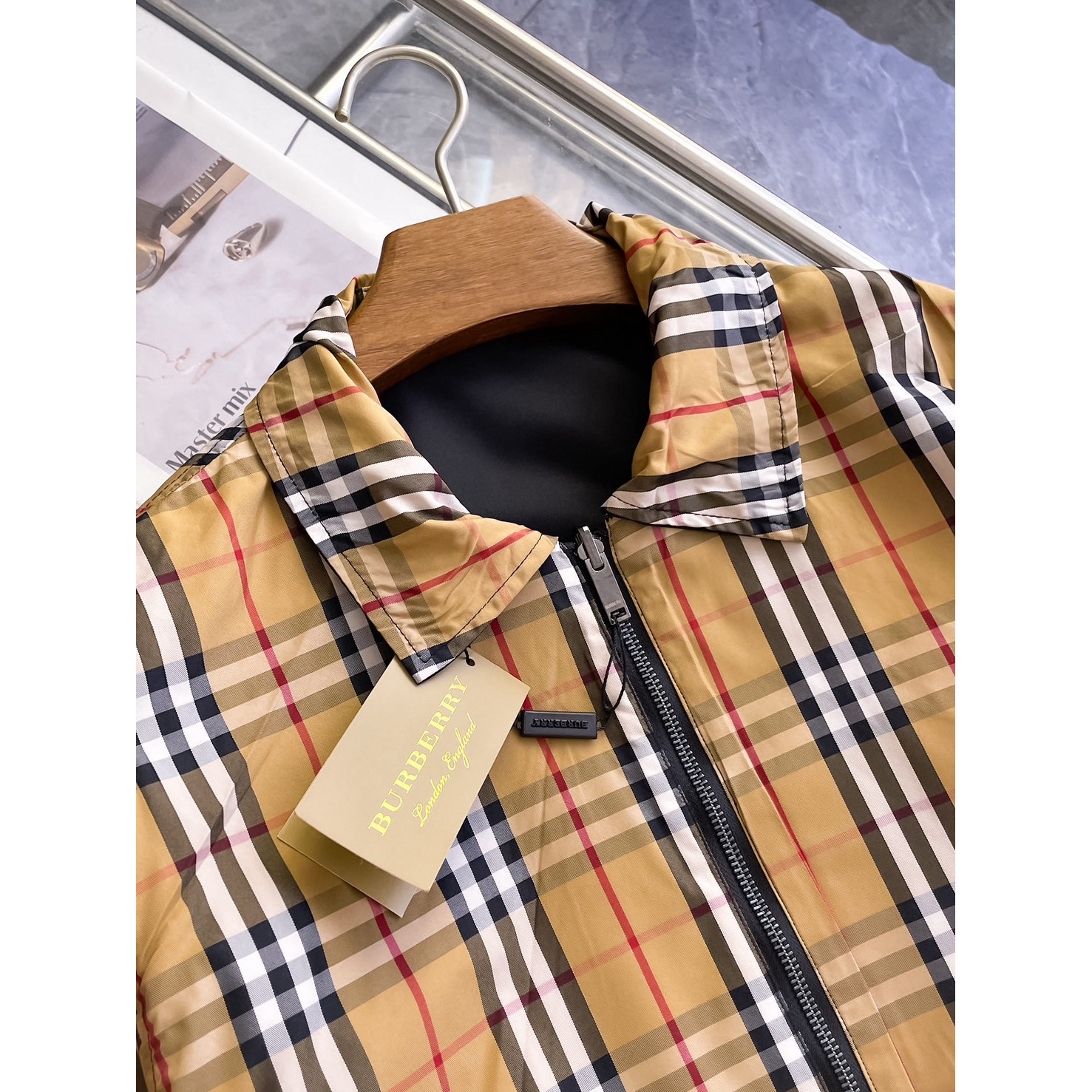 <p>BURBERRY 男士夹克外套(雙面穿)</p>