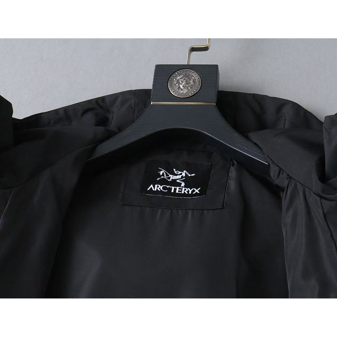 <p>Arc'teryx 男士夹克外套(黑)</p>