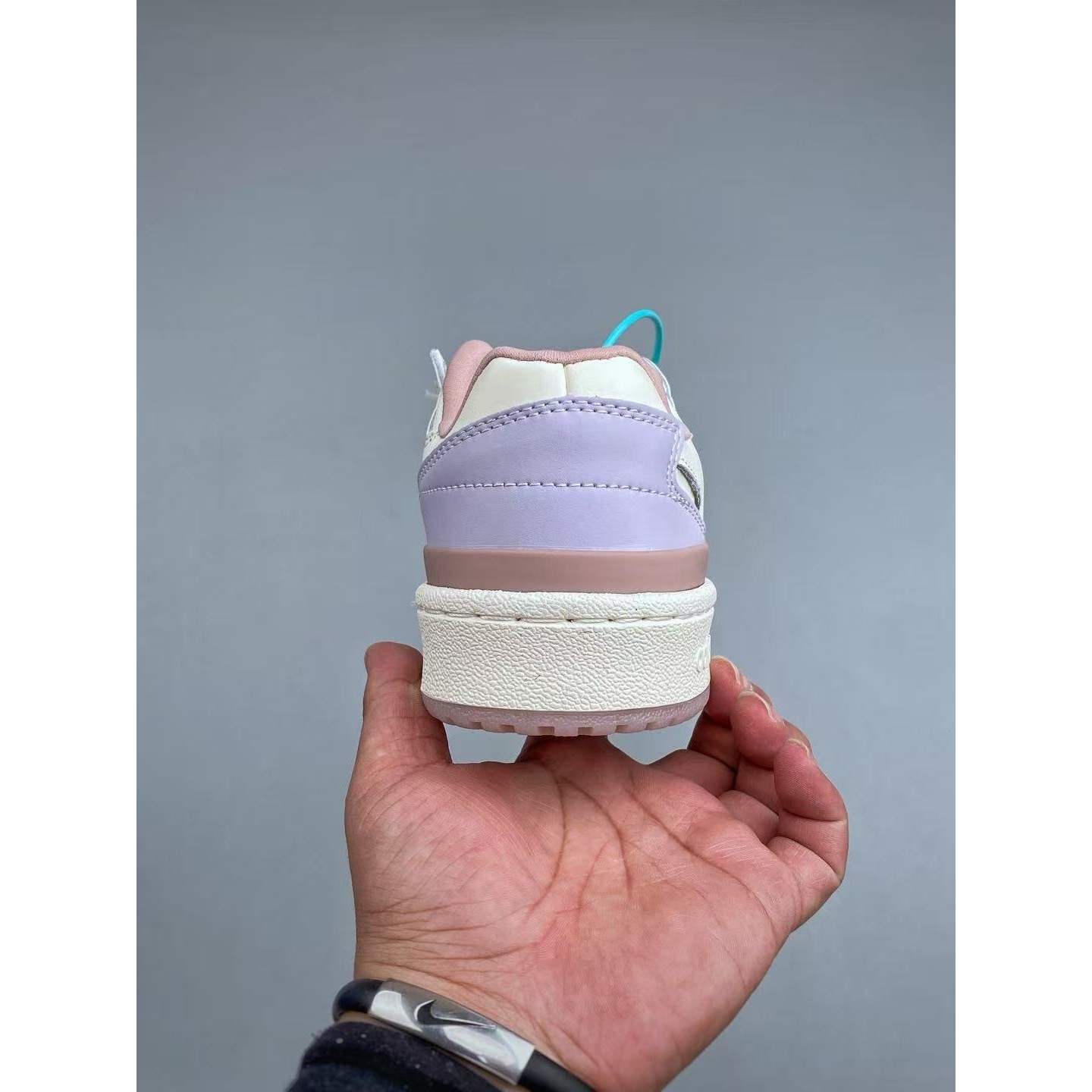 <p>Adidas Originals FORUM 潮流休闲鞋</p>