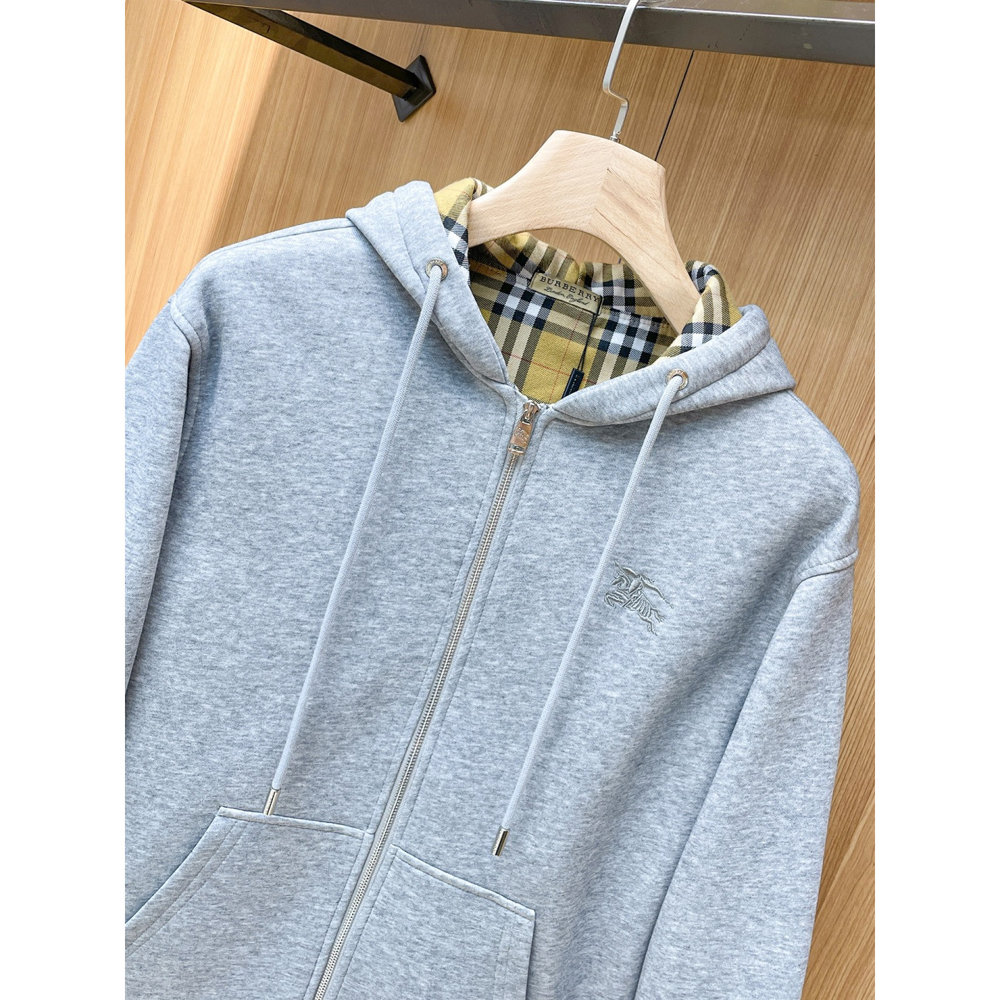 <p>BURBERRY 精品外套(灰)</p>