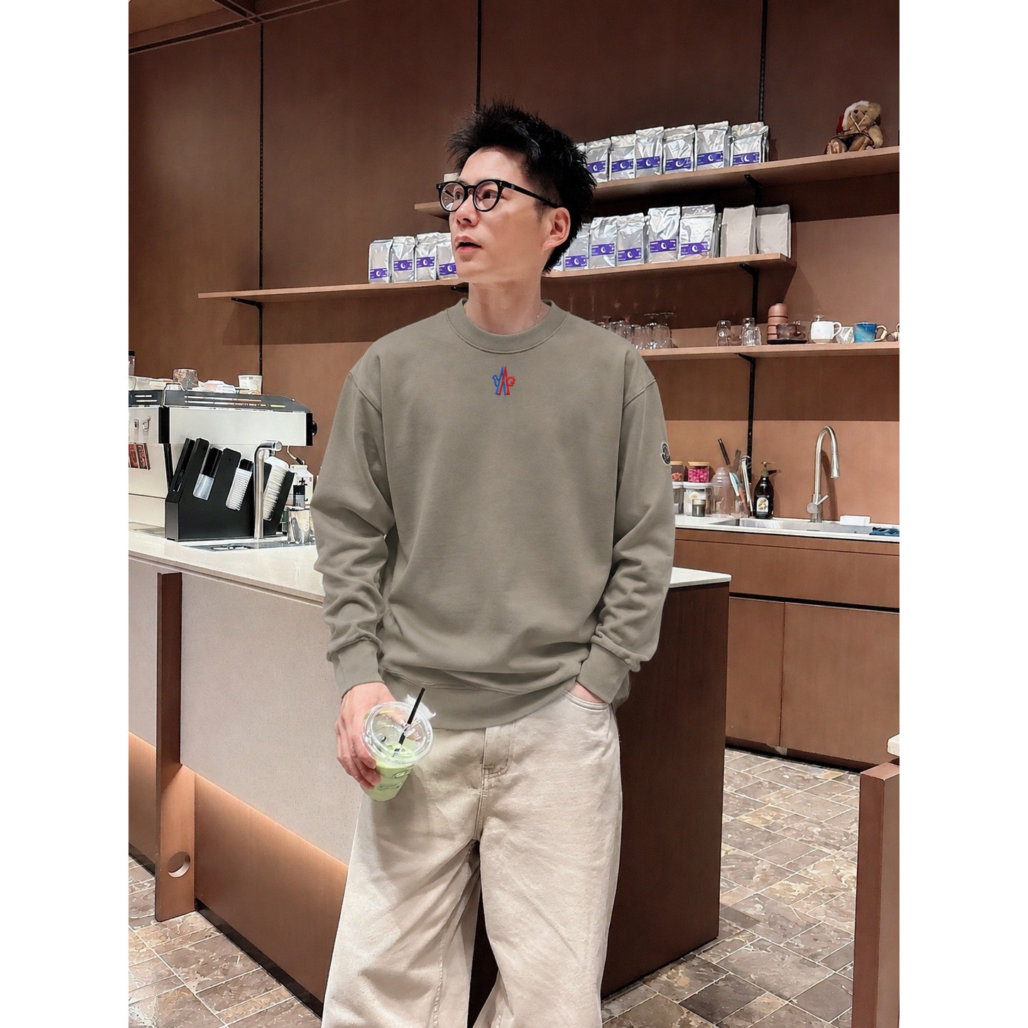 <p>MONCLER logo图案绣花长袖(咖啡)</p>