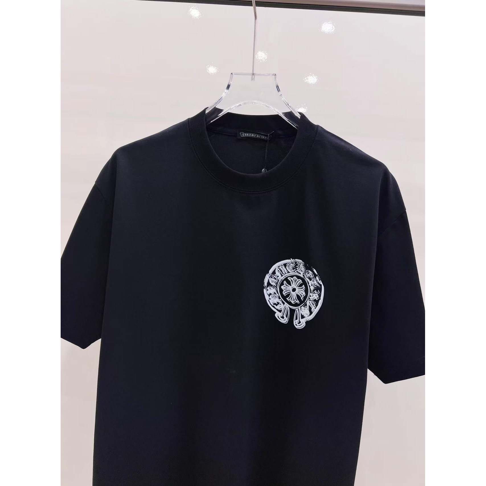 <p>CHROME HEARTS&nbsp;春夏系列短袖T恤(黑)</p>