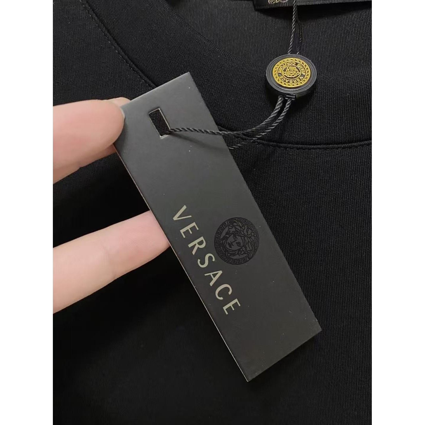<p>Versace&nbsp;太空棉卫衣(黑)</p>