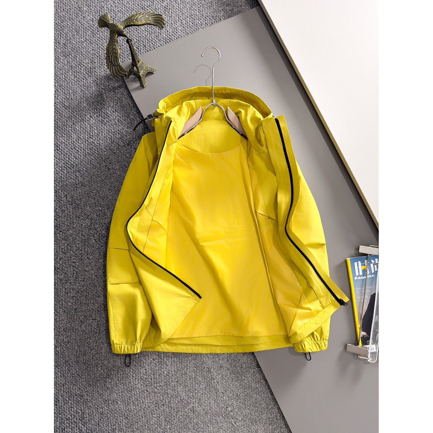<p>DIOR&nbsp;最新款拉链风衣冲锋衣防水夹克外套</p>