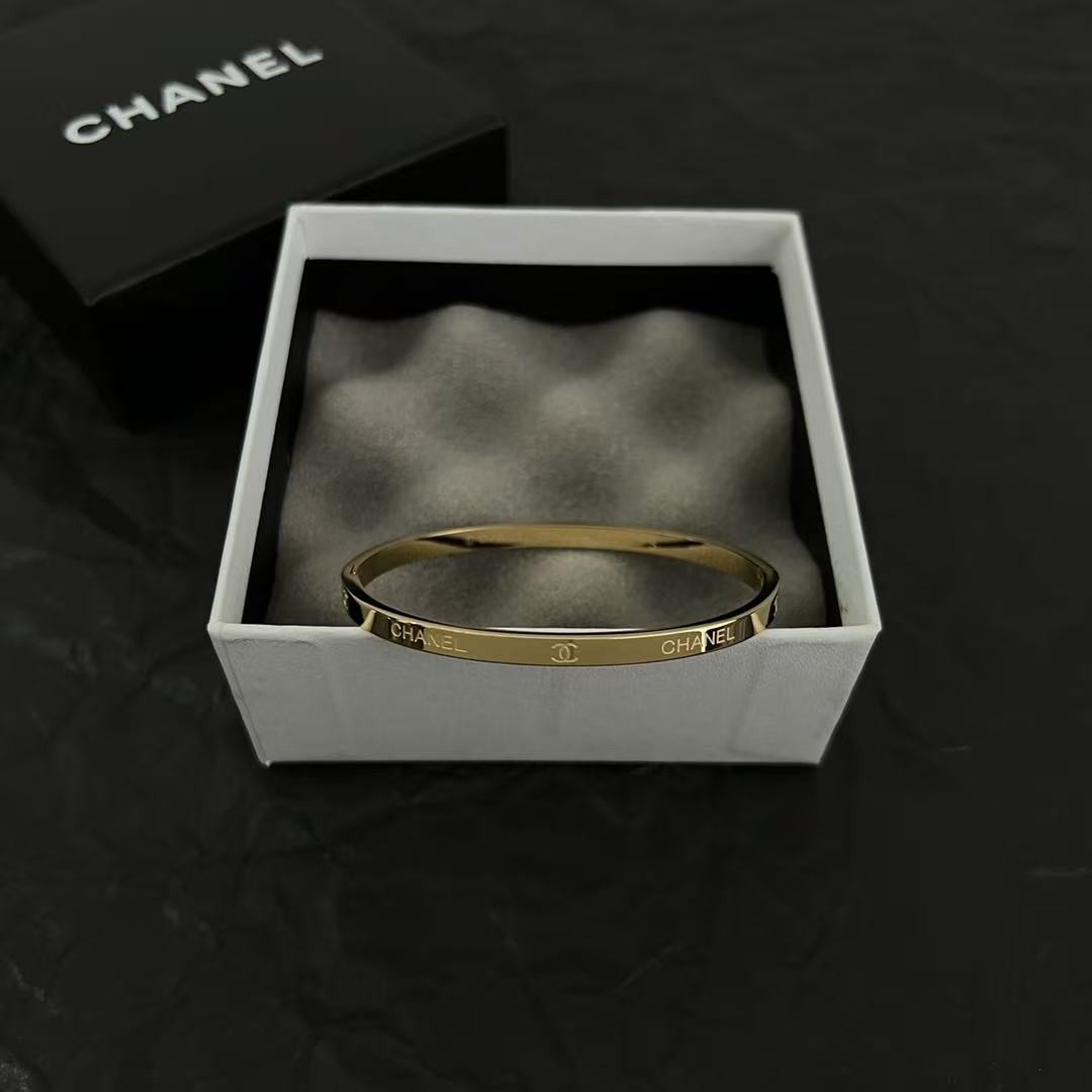 <p>Chanel 中古手镯(金)</p>