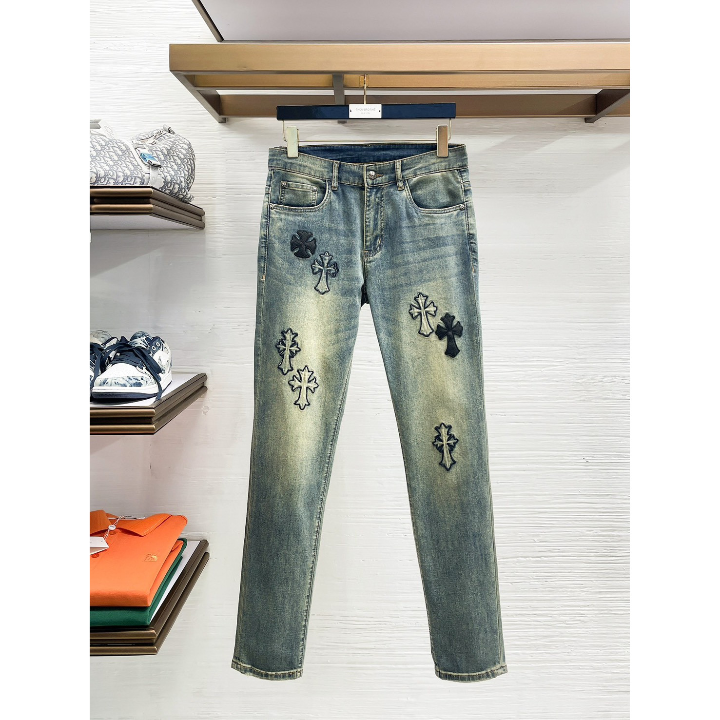 <p>CHROME HEARTS 高端牛仔裤(淺藍)</p>