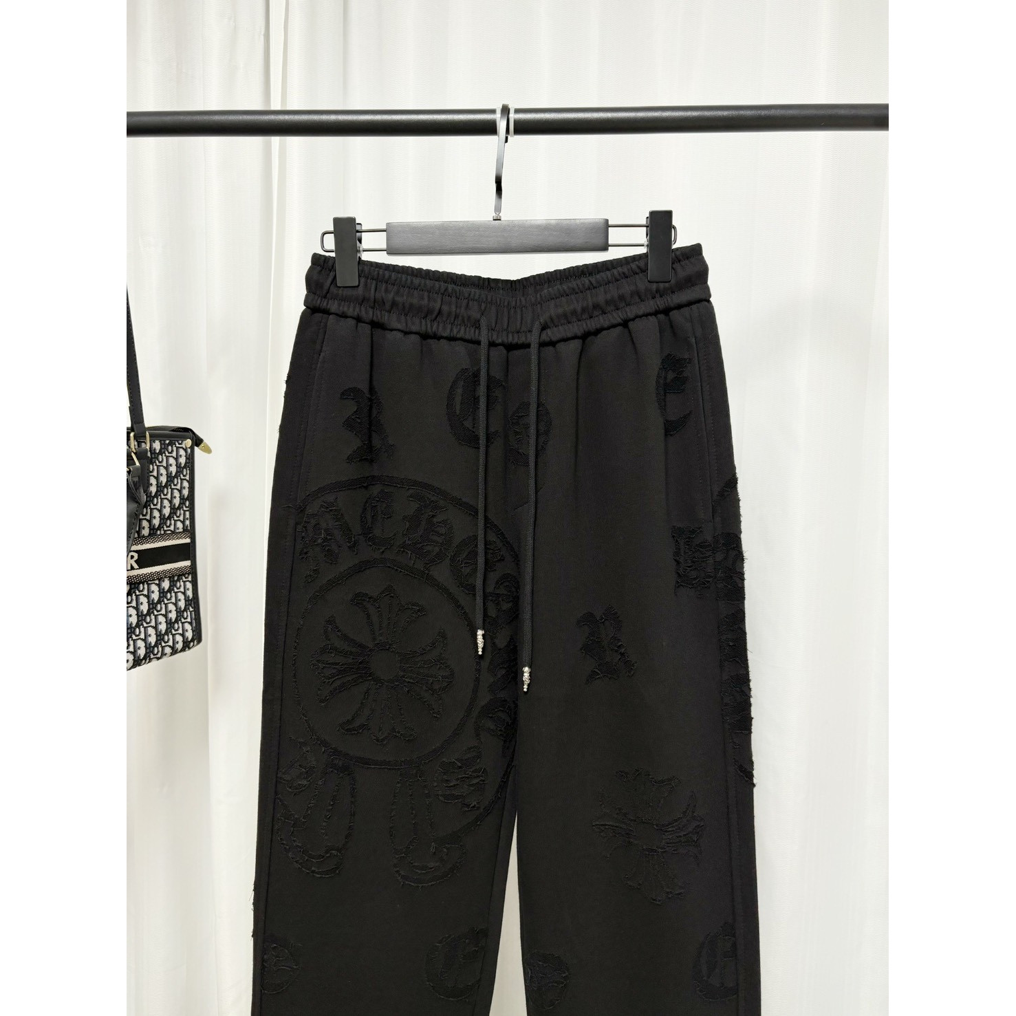 <p>&nbsp;Chrome Hearts 烧花工艺休闲长裤(黑)</p>