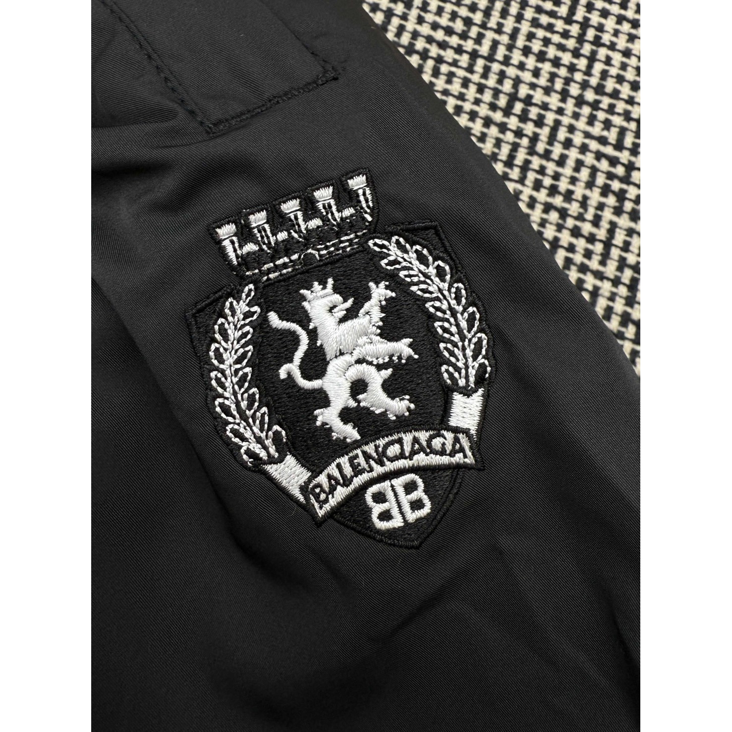 <p>Balenciaga FOOTBALL系列3B徽标刺绣运动长裤(黑)</p>