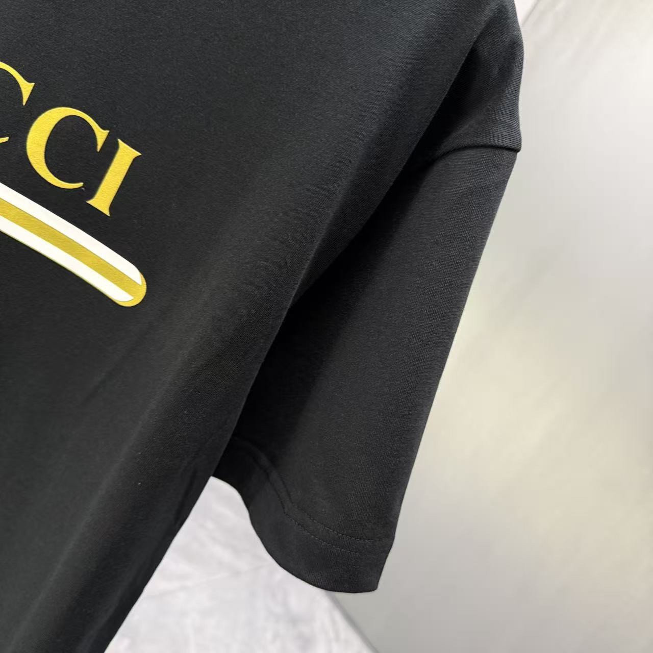 <p>GUCCI 短袖T恤(黑)</p>
