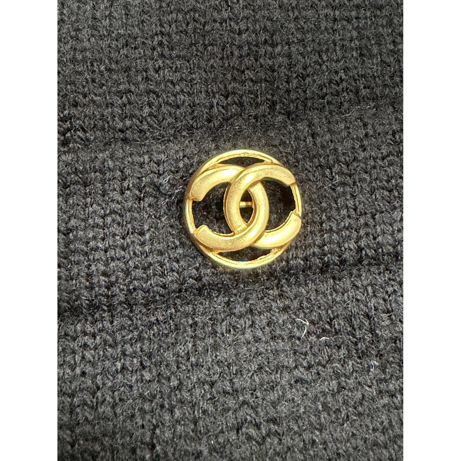 <p>Chanel 羊绒针织开衫(藏青)</p>