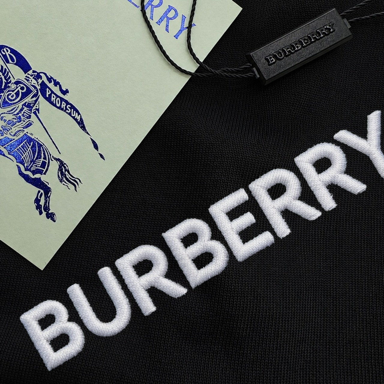 <p>BURBERRY logo图案绣花长袖(黑)</p>