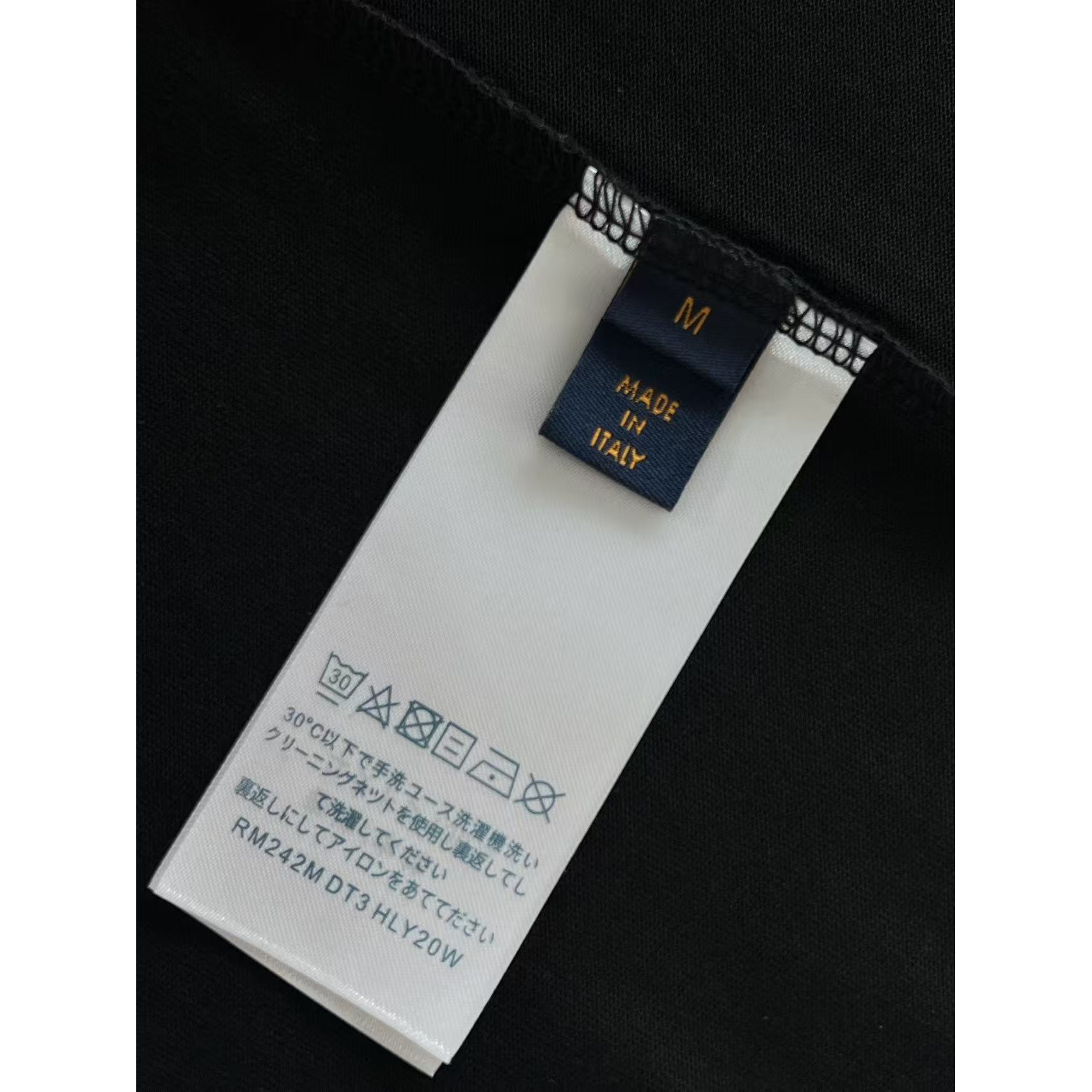 <p>LV&nbsp;短袖T恤(黑)</p>