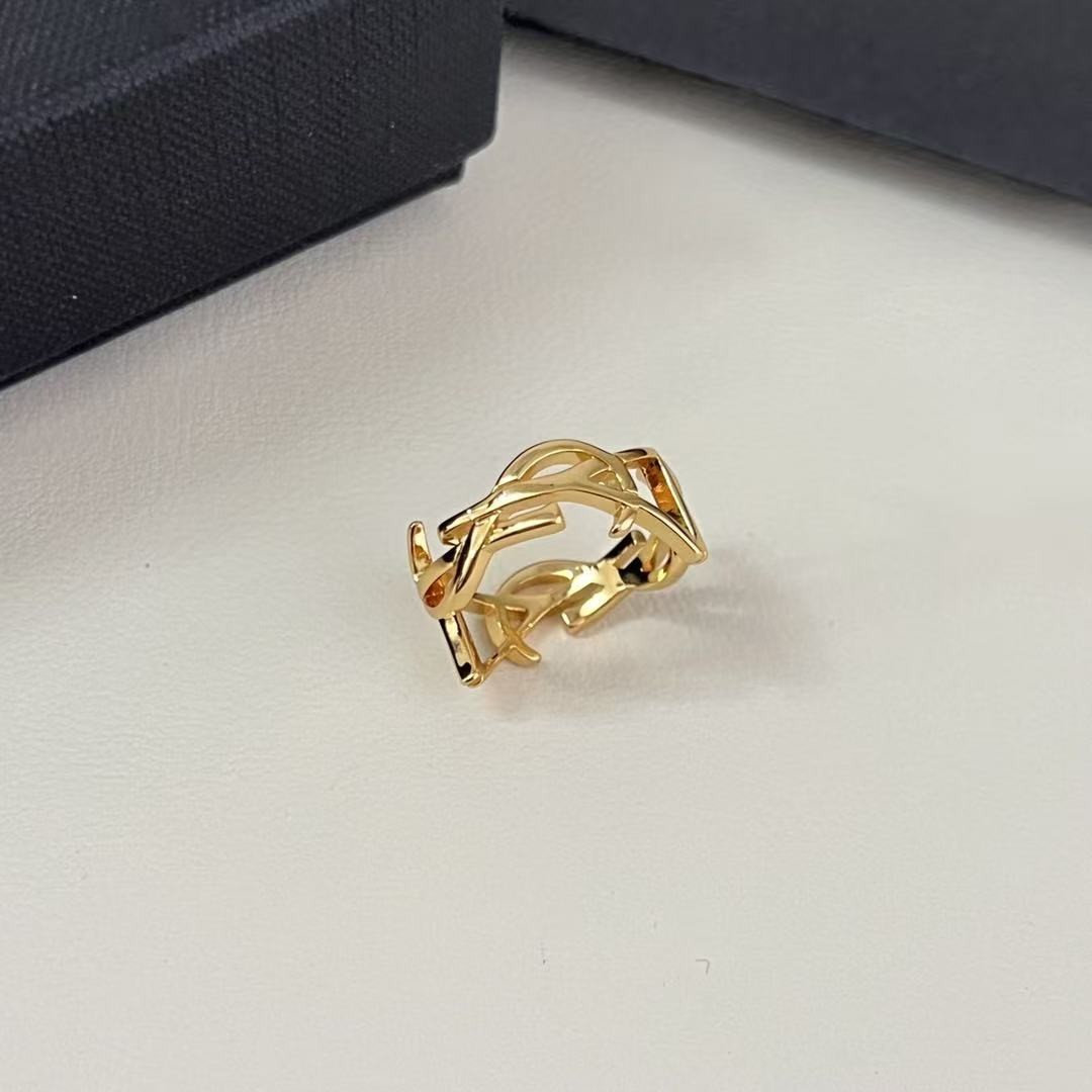 <p>YSL&nbsp;戒指</p>