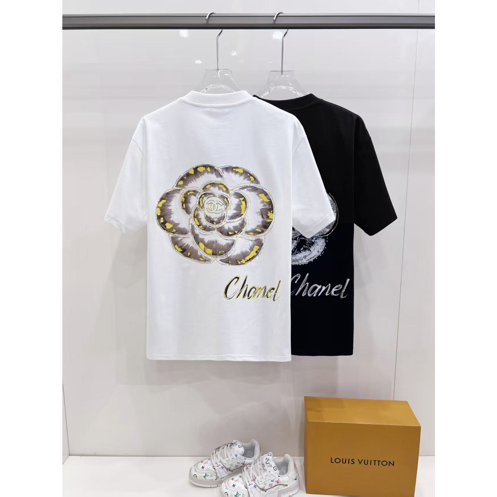 <p>CHANEL 圆领T恤(白)</p>
