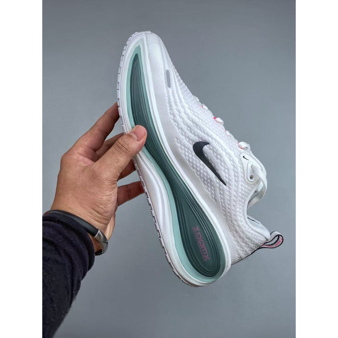 <p>NIKE VOMERO PLUS RUN 休闲跑步鞋</p>