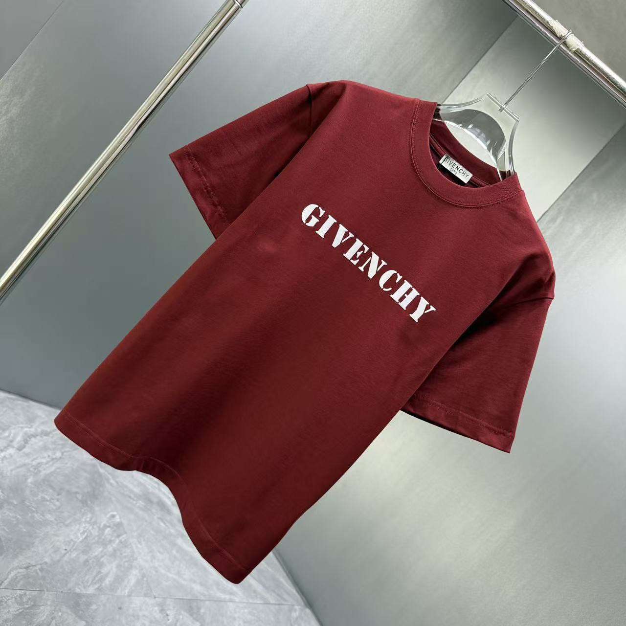 <p>Givenchy 短袖T恤(紅)</p>