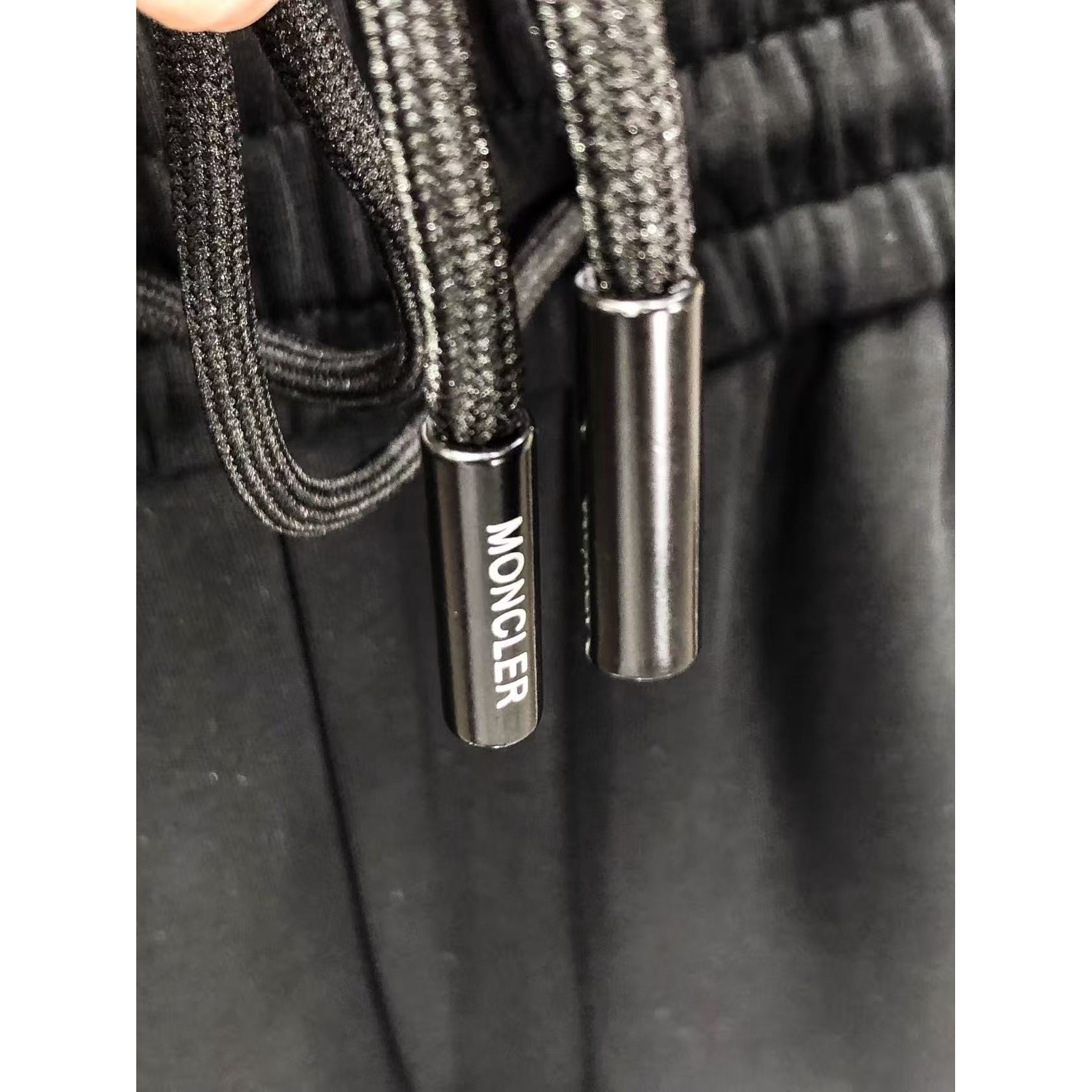 <p>MONCLER 高品质时尚休闲裤(782934)</p>