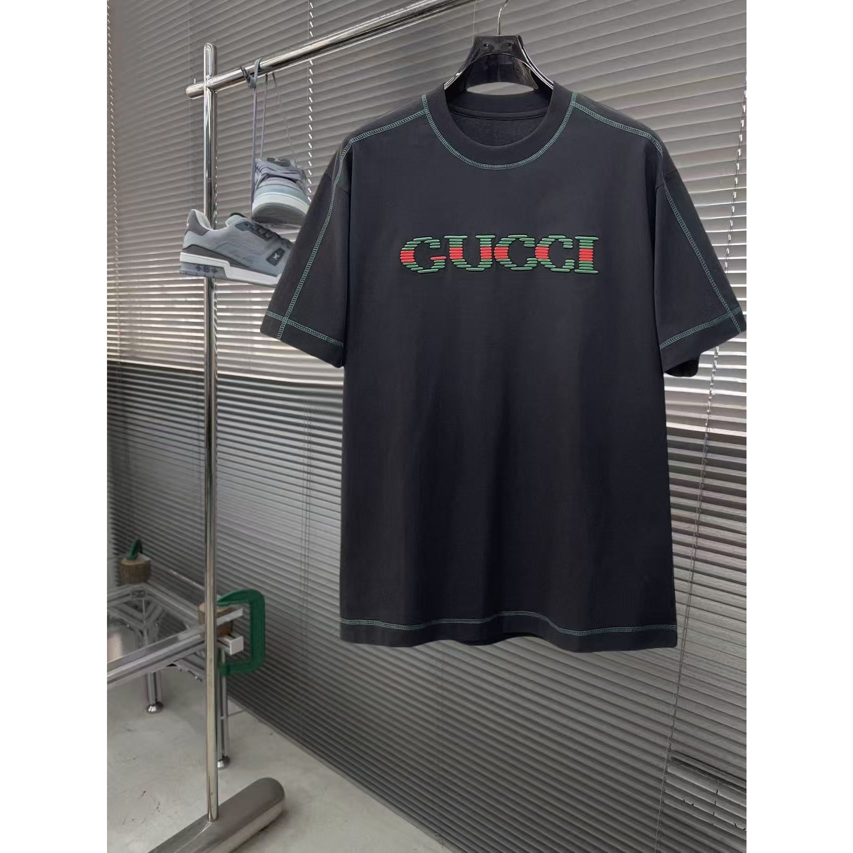 <p>GUCCI&nbsp;专柜新款短袖T恤(黑)</p>