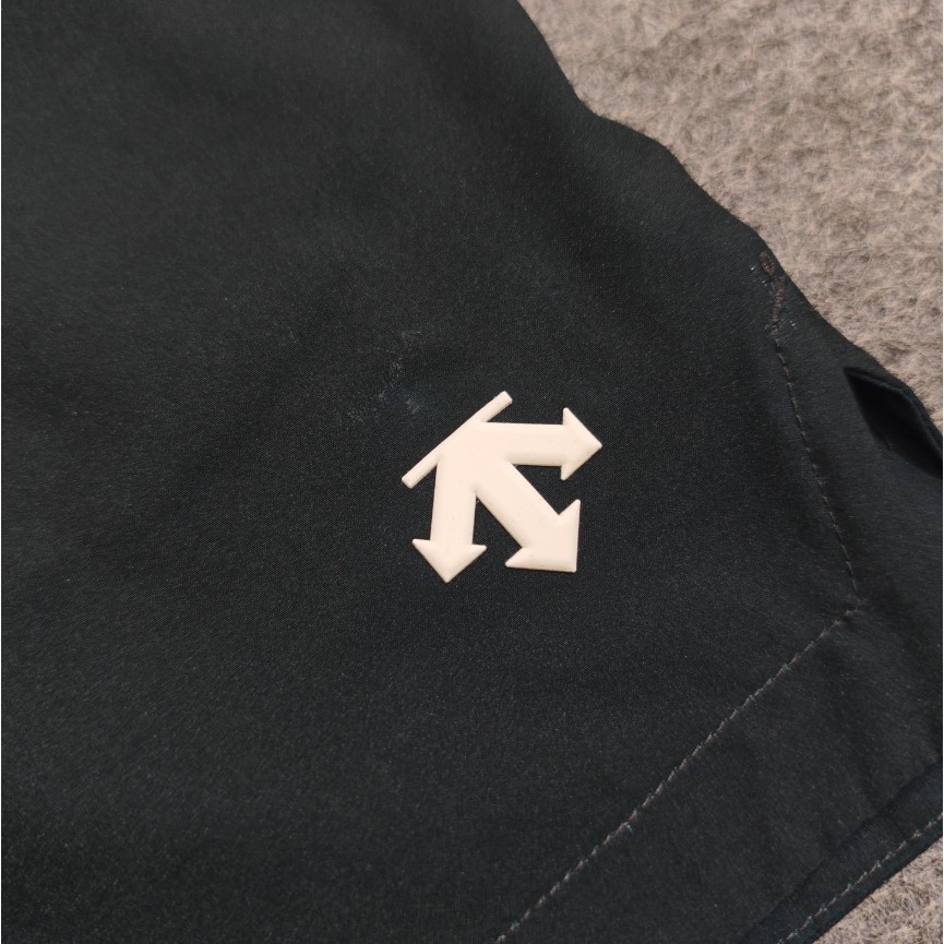 <p>DESCENTE 運動速乾短褲(黑)</p>