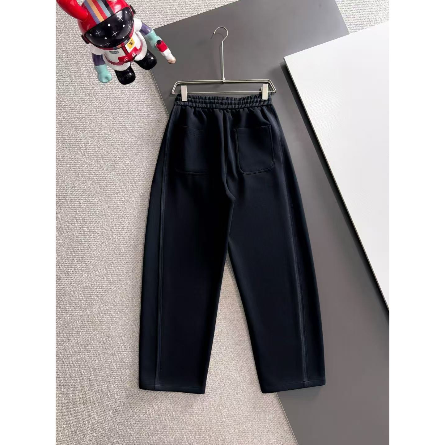 <p>BURBERRY 秋冬新款松紧带休闲裤(黑)</p>