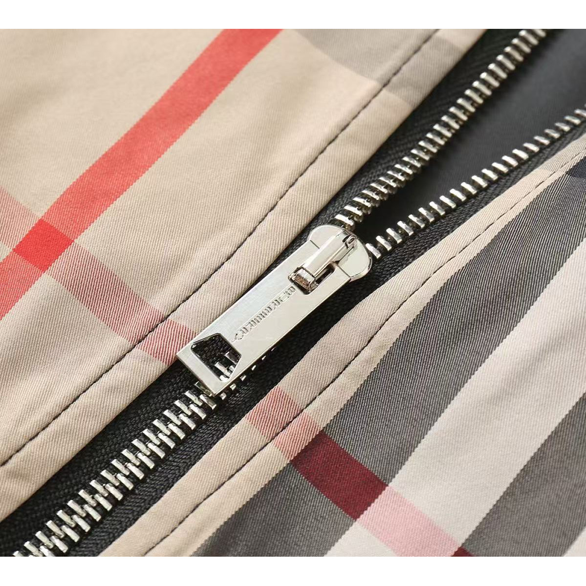 <p>BURBERRY 男士夹克外套(卡其)</p>