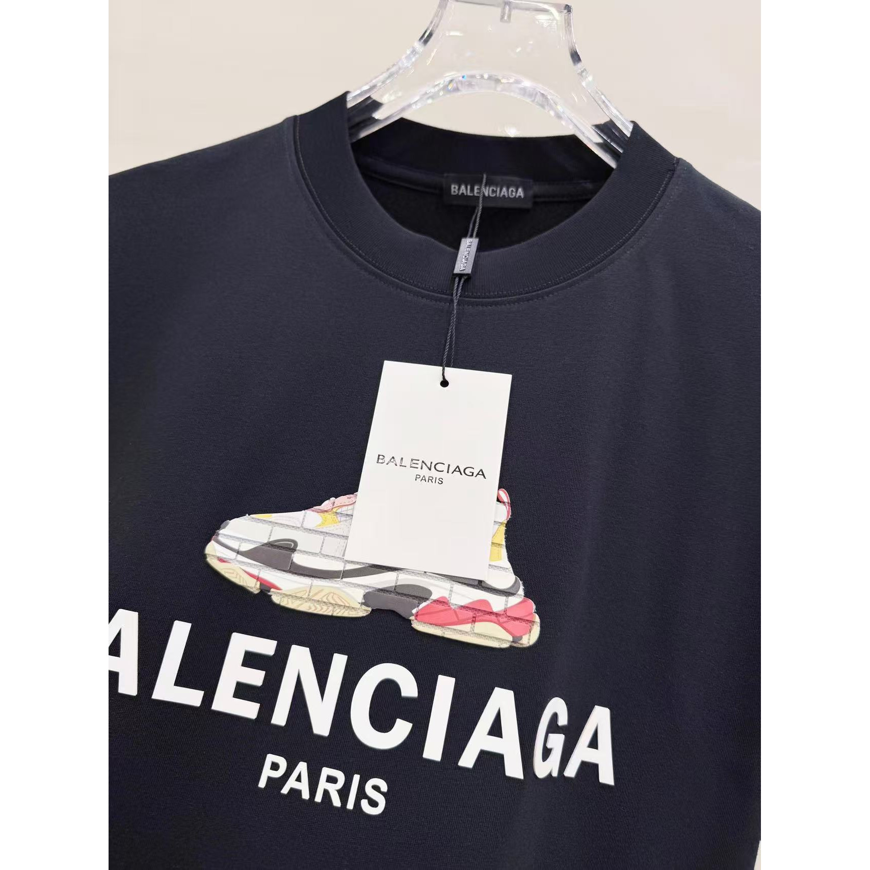 <p>Balenciaga 老爹鞋子短袖t恤(黑)&nbsp;</p>