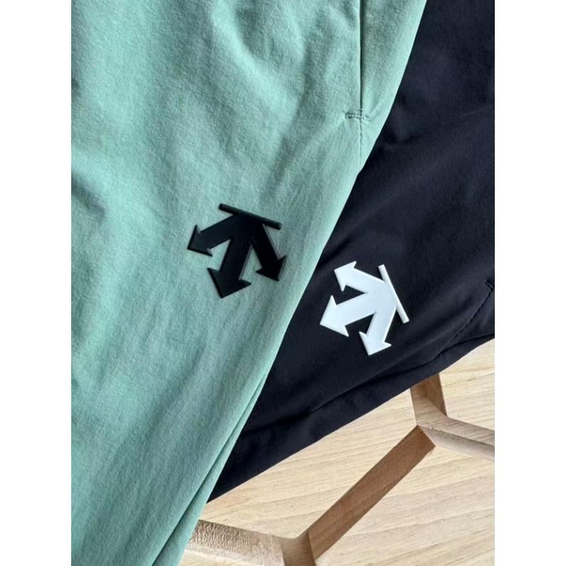 <p>DESCENTE 鬆緊帶休閒長褲</p>