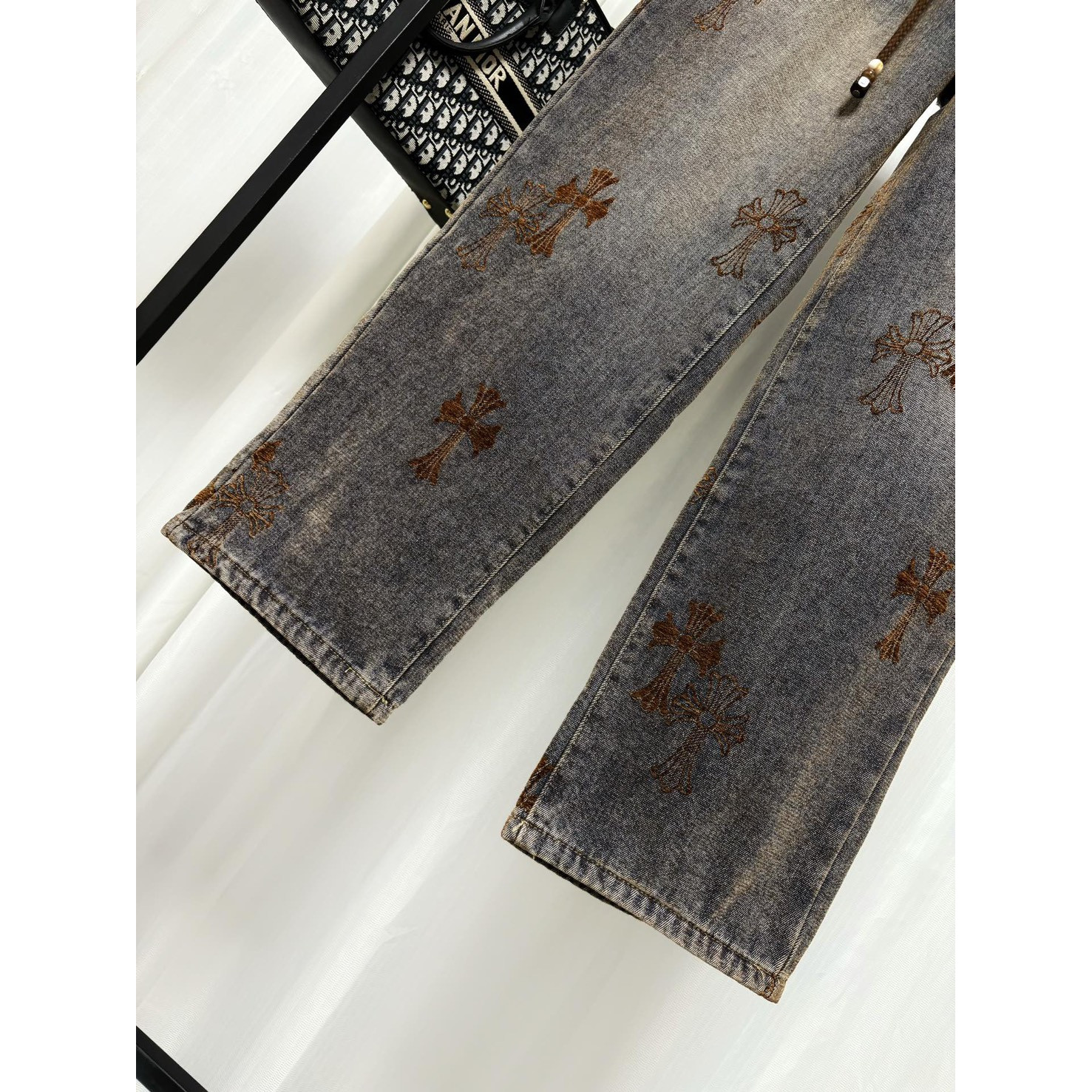 <p>Chrome Hearts 加绒牛仔长裤</p>
