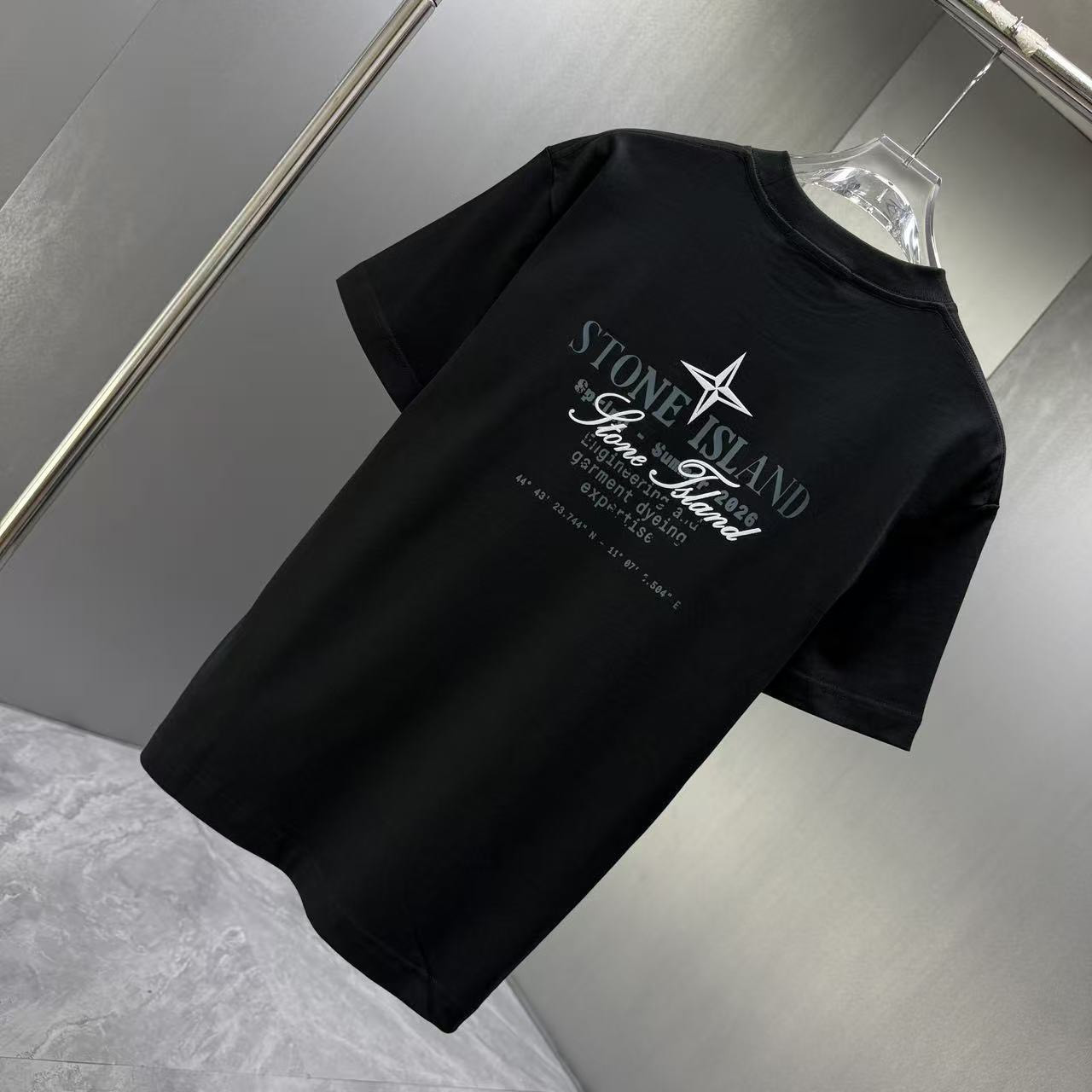 <p>Stone Island 短袖T恤(黑)</p>