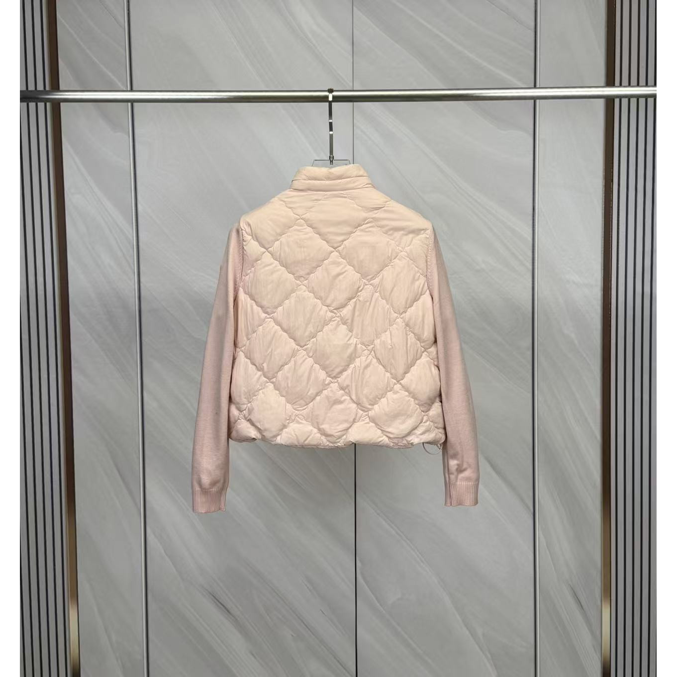 <p>Moncler 针织拼接羽绒服(粉)</p>