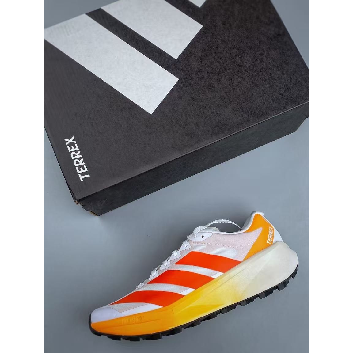 <p>adidas Terrex Agravic 4 越野跑鞋 (橘紅白)</p>