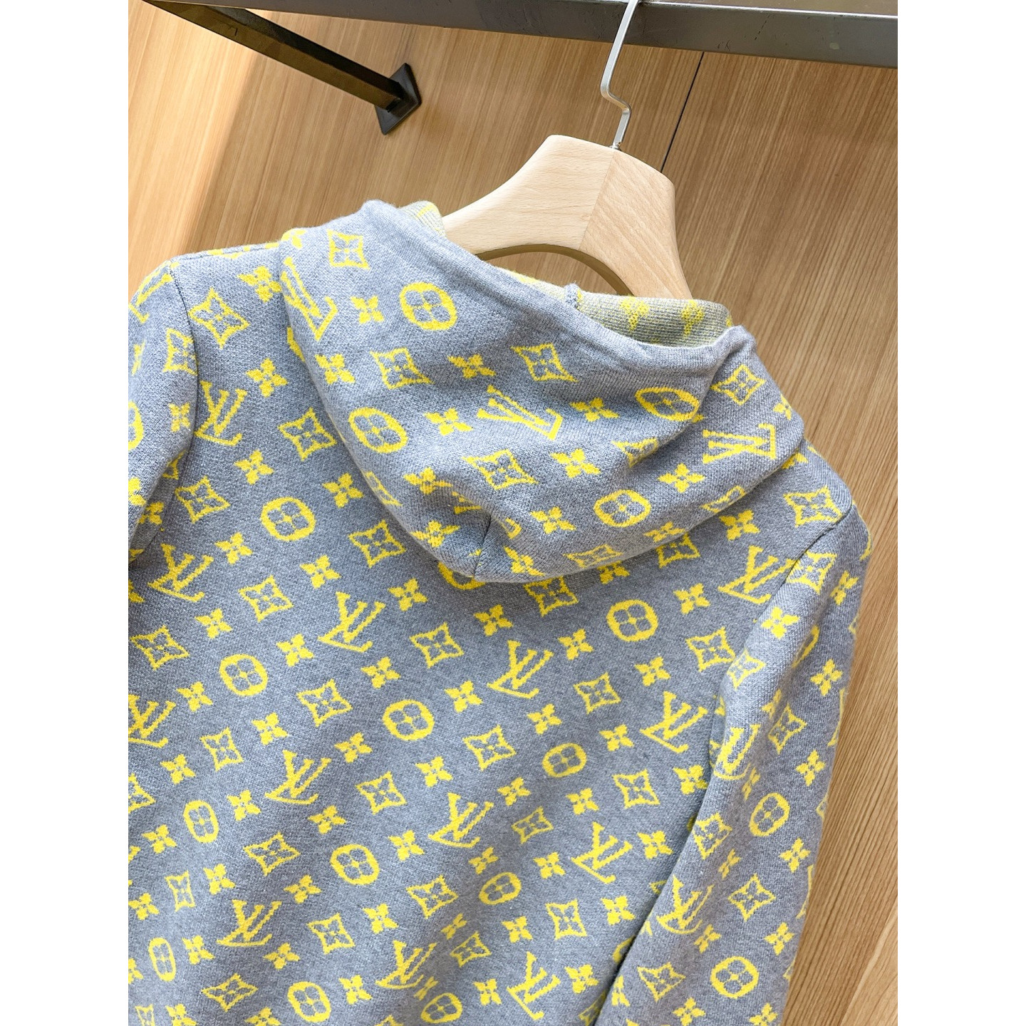 <p>LV 精品外套</p>