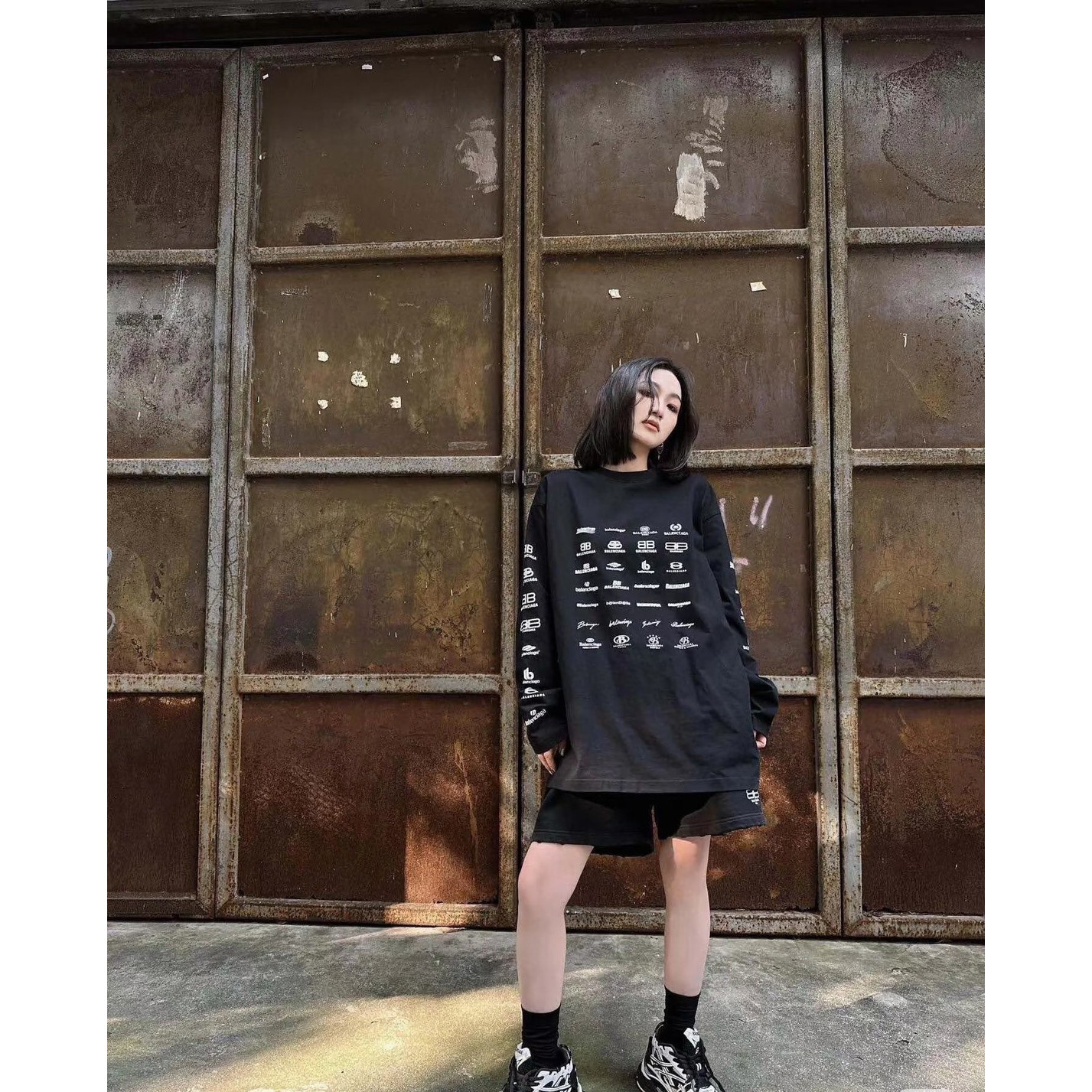 <p>BALENCIAGA logo印花长袖(黑)</p>