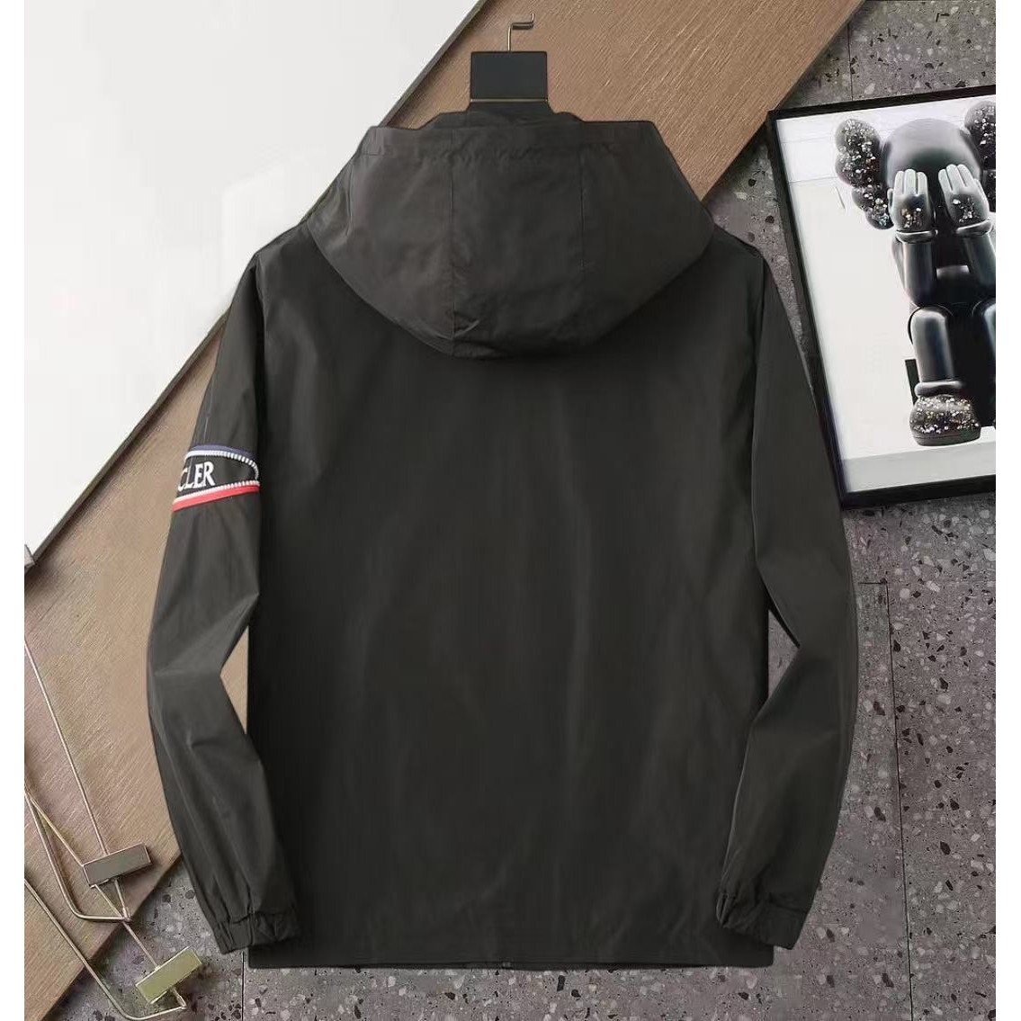 <p>MONCLER&nbsp;男士夹克外套(黑)</p>