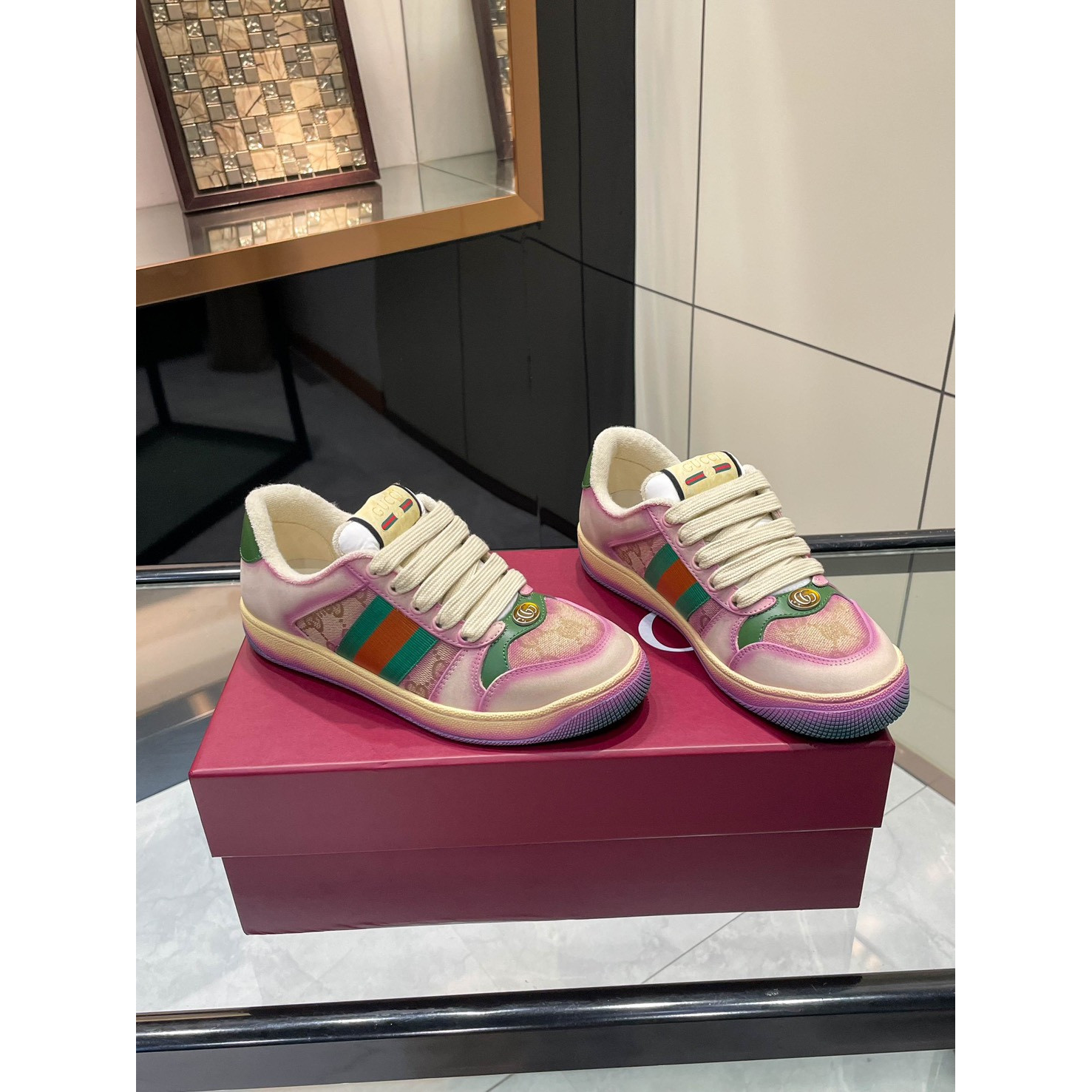 <p>GUCCI Screener系列运动鞋经典小脏鞋 (女款-粉)</p>
